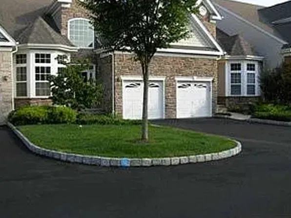6 Laysbeth Ct, Old Bridge, NJ 08857