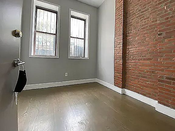 5th image of 682 Hancock St APT 1A
