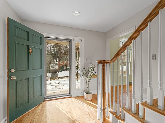 3rd image of 31 Brucewood Dr