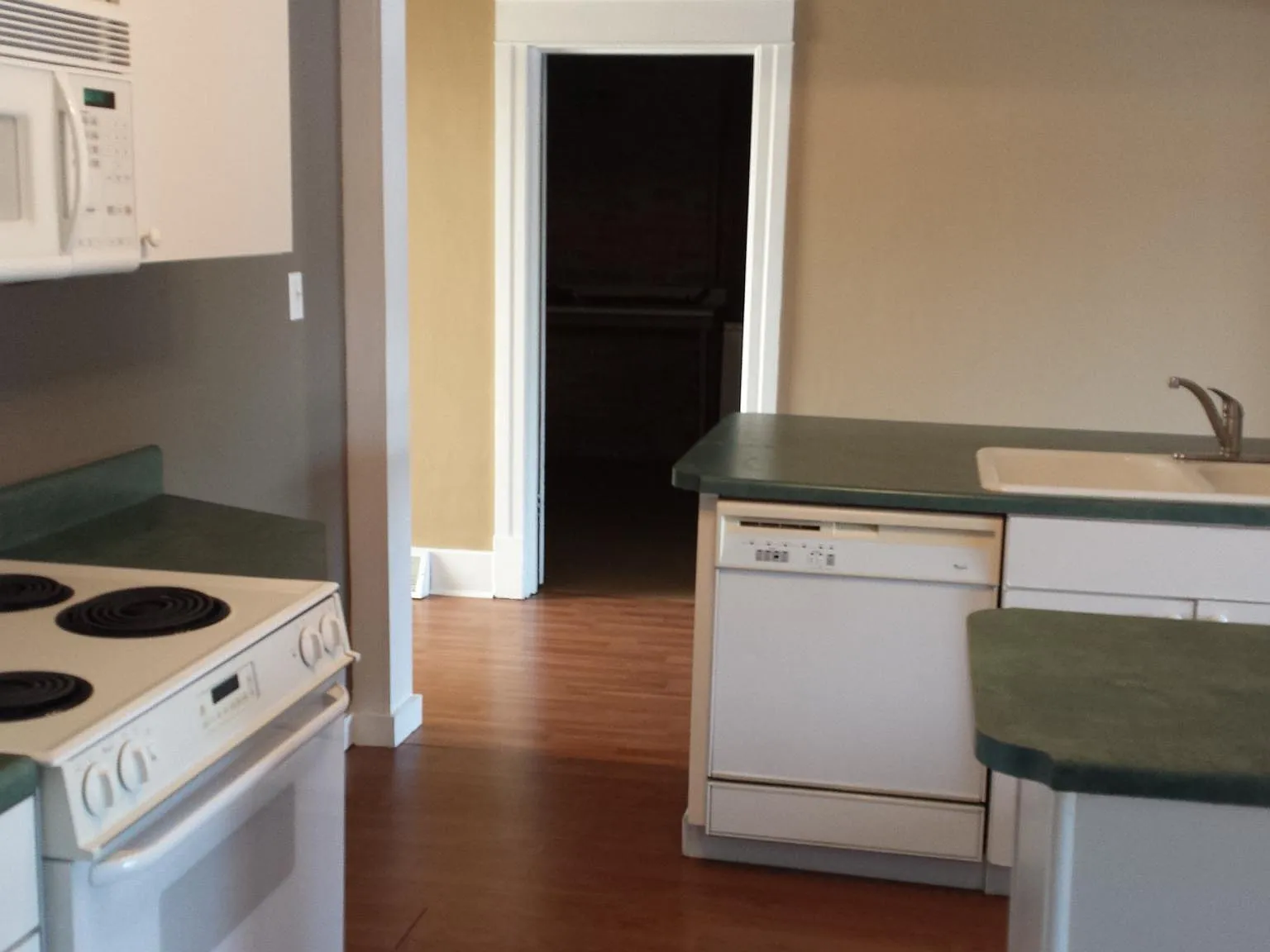 2 bed, 1400 sqft, $1,800 — Photo 1