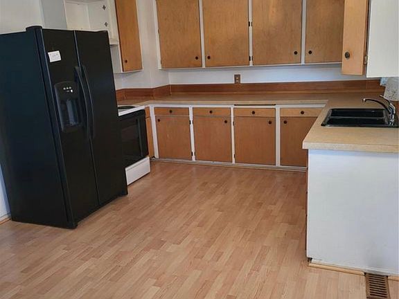 2nd image of 720 4th Ave N