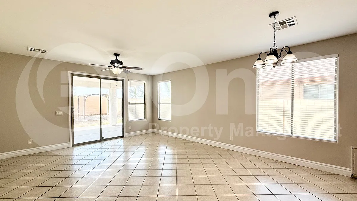 4 bed, 3.0 bath, 1987 sqft, $2,399 — Photo 3