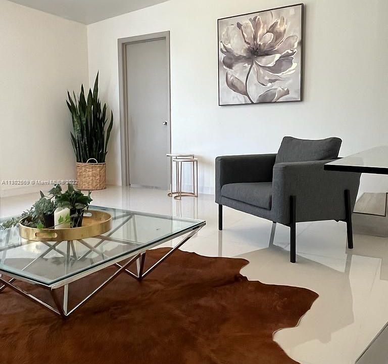 1st image of 417 SW 22nd St #2