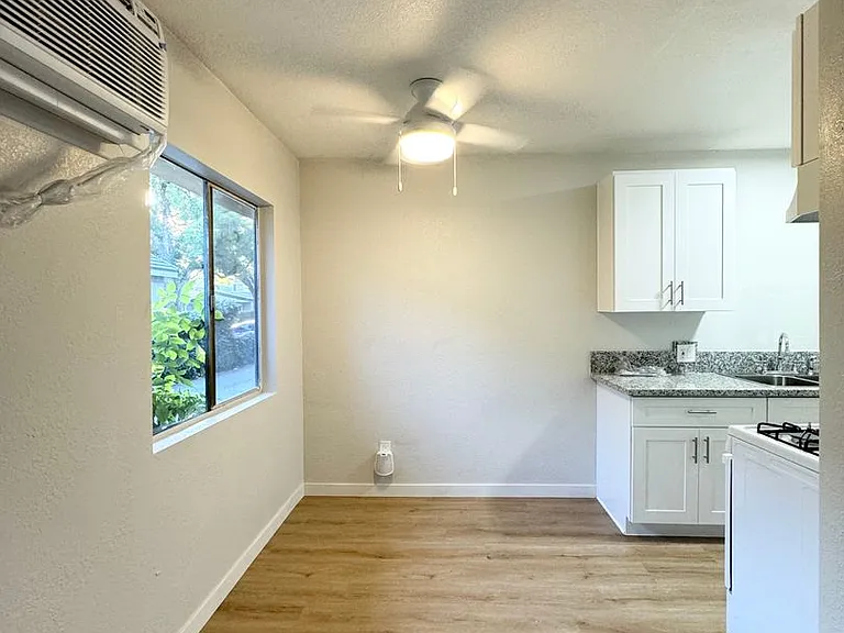 80 N Bonnie Ave — Photo 10