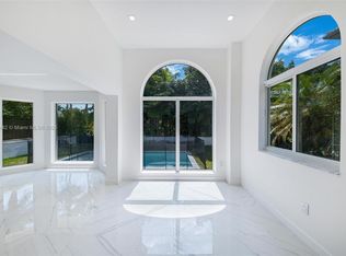 242 Palm Ave, Miami Beach, FL 33139