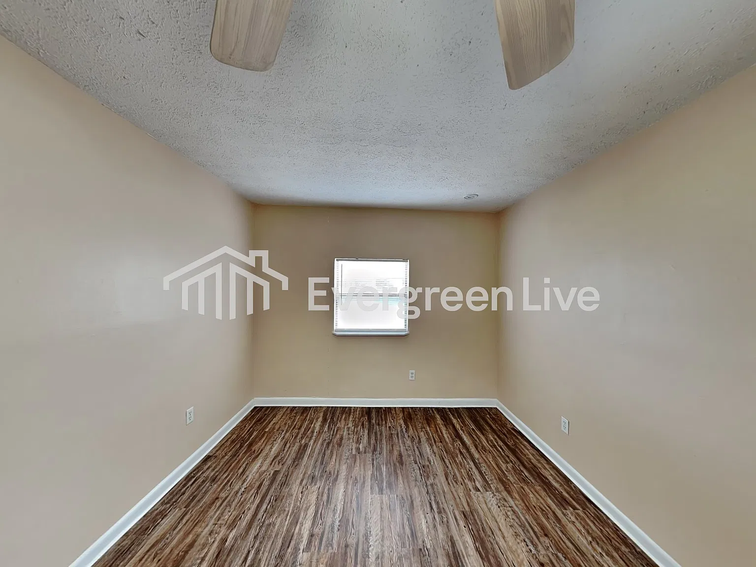 3 bed, 2.0 bath, 1270 sqft, $1,545 — Photo 4