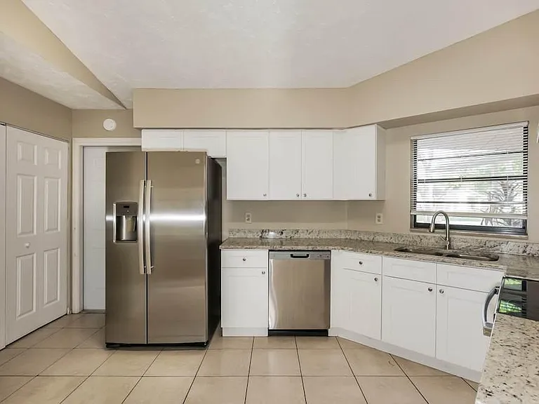 1722 Lake Crest Ave — Photo 4
