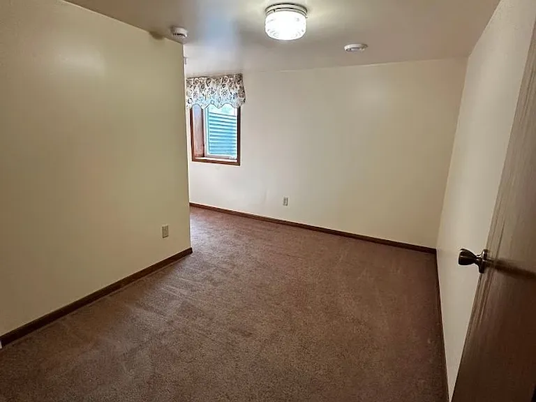 625 Iowa Ave NE — Photo 14