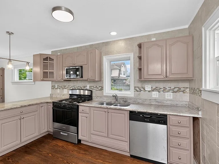 412 Tonti St — Photo 3