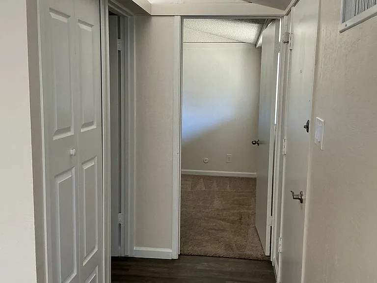 Laurel Glen — Photo 22