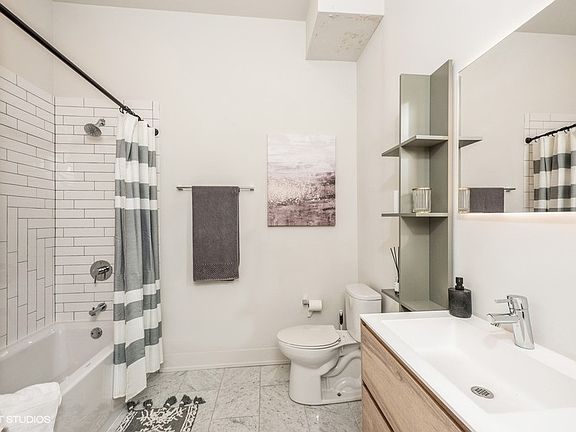 4th image of 848 N Larrabee St #405