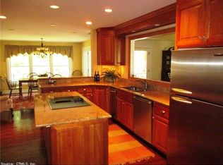 71 Old Farms E, Middletown, CT 06457