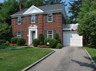79 Huntington Rd, Garden City, NY 11530