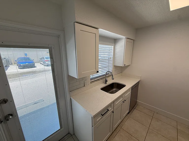 230 Danube Ave #103 — Photo 4