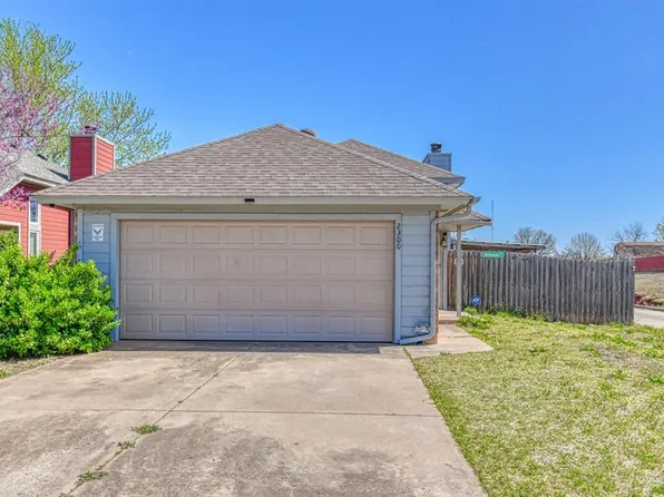 2300 Cedar Brook Dr, Moore, OK 73160