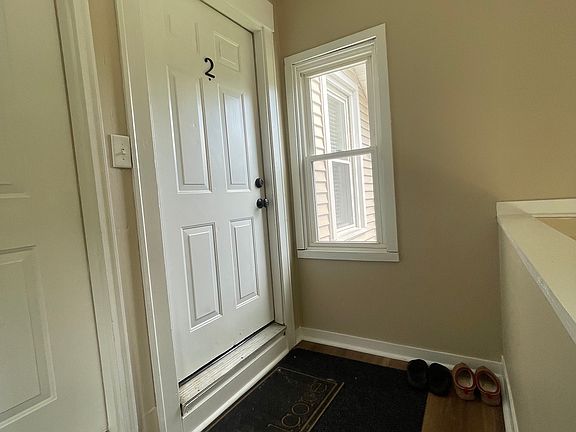 3rd image of 135 Lake St APT 2