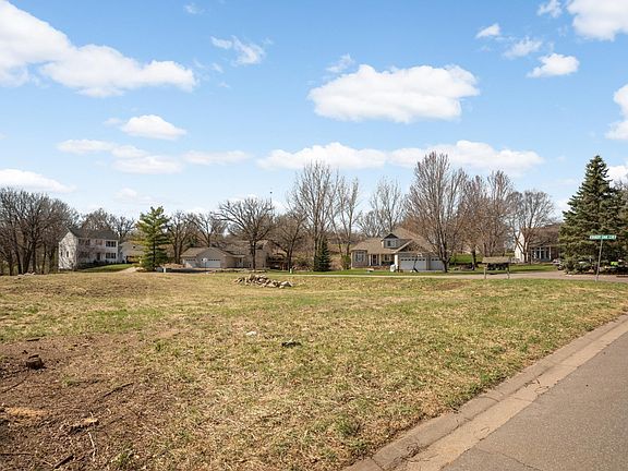 5th image of 930 Shady Oak Cir