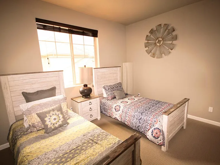 1401 Skyline Dr — Photo 45