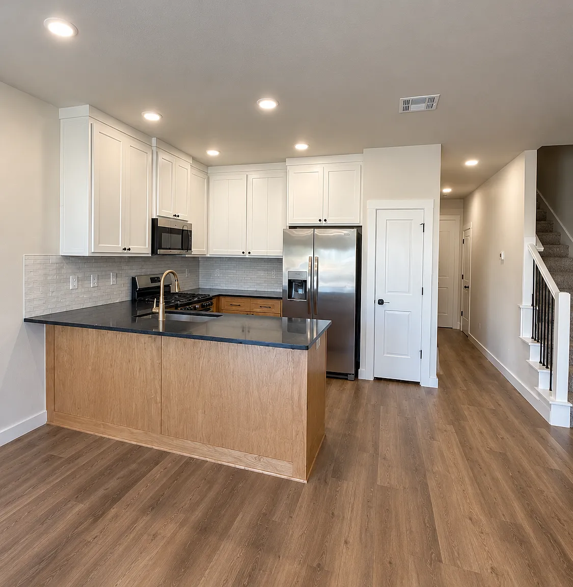 3 bed, 2.5 bath, 1414 sqft, $1,895 — Photo 2
