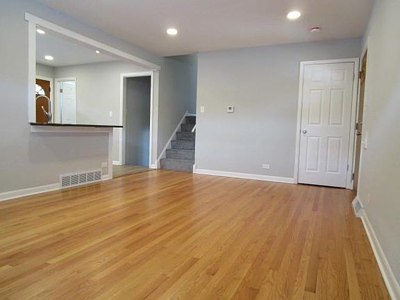 2nd image of 14710 Blackstone Ave