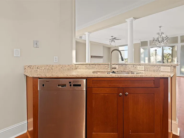 123 N Plaza Ct #103 — Photo 2