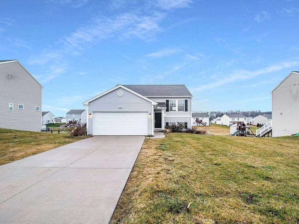 1st image of 1751 Crescent Pointe Dr SE