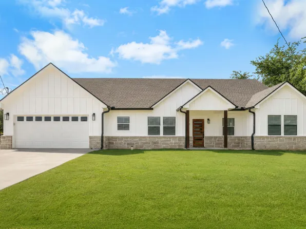 304 E Adams St, Riesel, TX 76682