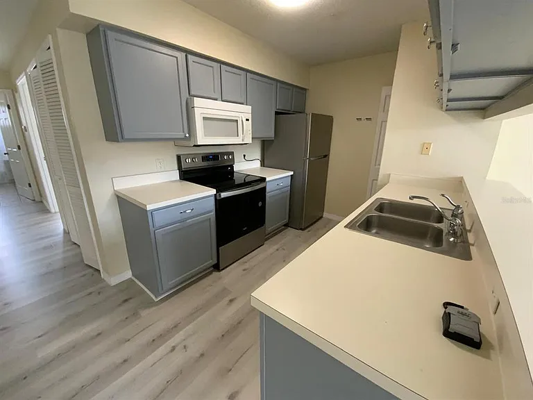 2327 Prime Cir #B — Photo 12