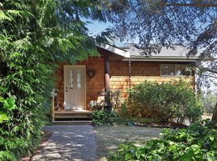 875 Greentree Dr, Greenbank, WA 98253