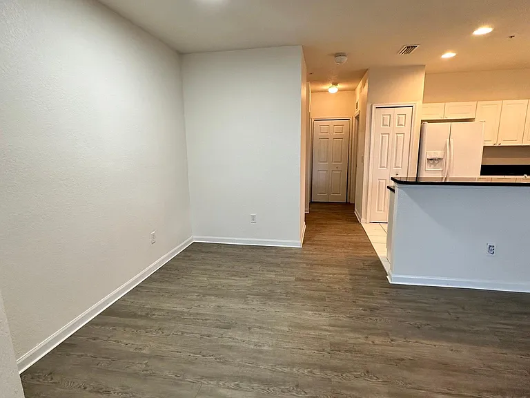 405 La Travesia Flora St #101 — Photo 10