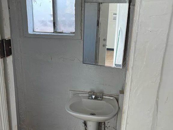 3rd image of 2121 3/4 Dairy Ave #2121-3/4