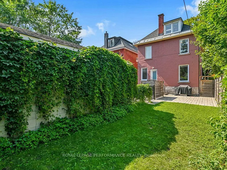 168 Stewart St W — Photo 34