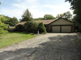 6 Lagoon Dr, Hawthorn Woods, IL 60047