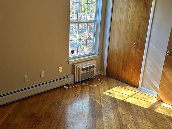 5th image of 16 Perrin Pl