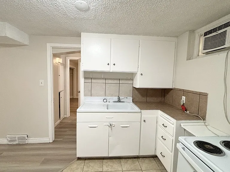 416 W Cornell Dr — Photo 4
