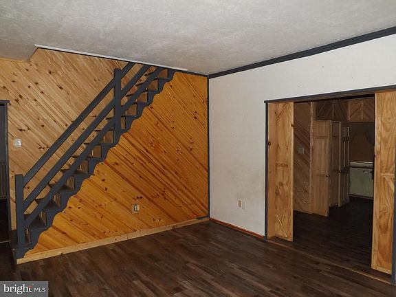 5th image of 518 Laurel St
