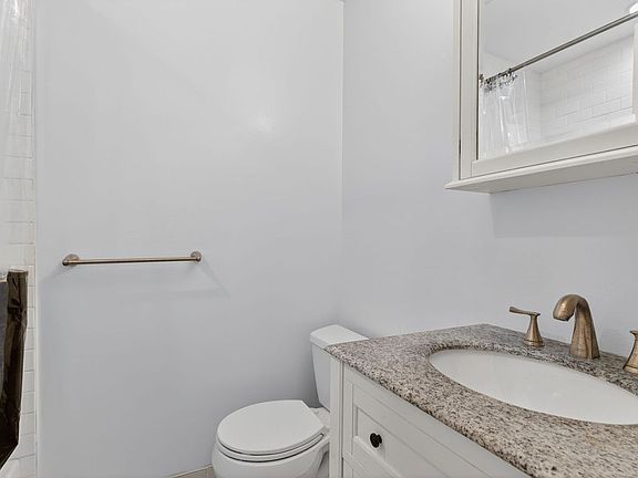 3rd image of 522 T St NW