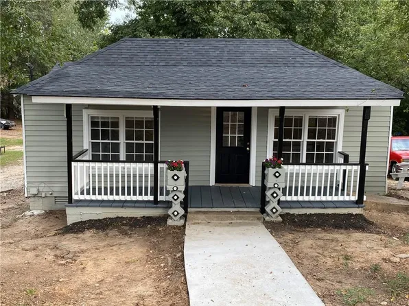 42 Boone Dr, Newnan, GA 30263