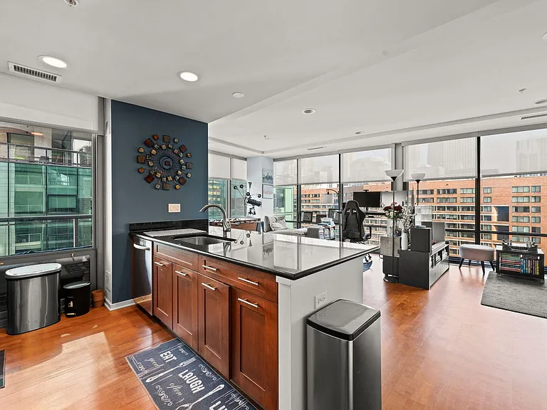 240 E Illinois St #1802 — Photo 1