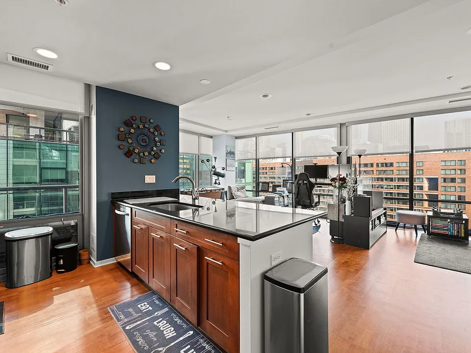 240 E Illinois St #1802