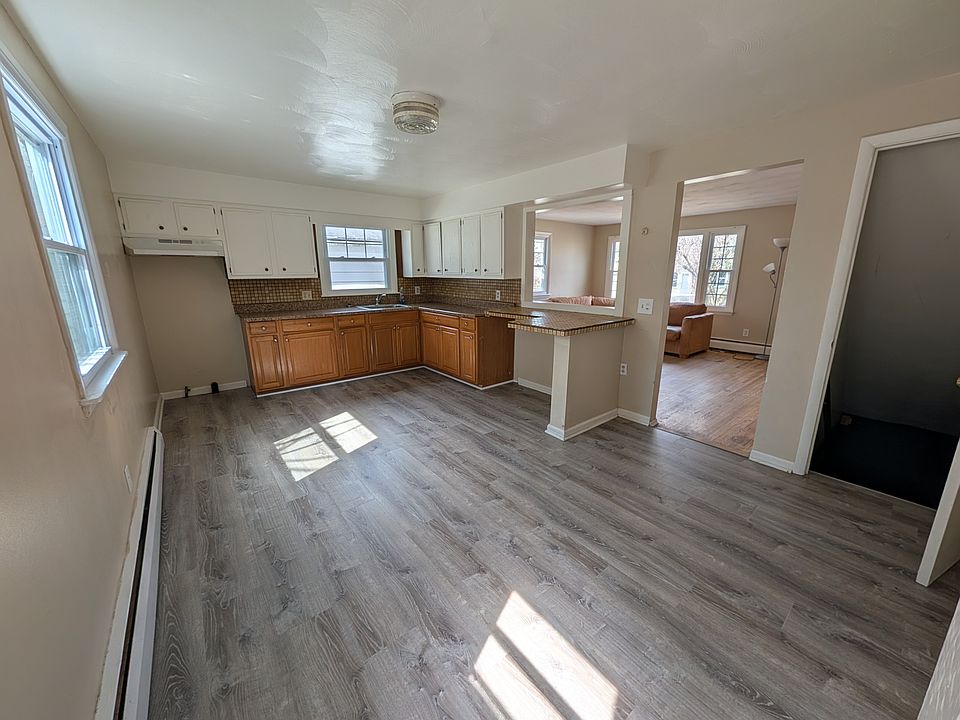 1st image of 105 Rocket St #105