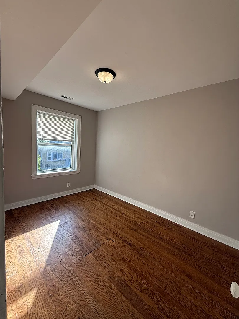 3 bed, 1200 sqft, $1,400 — Photo 4