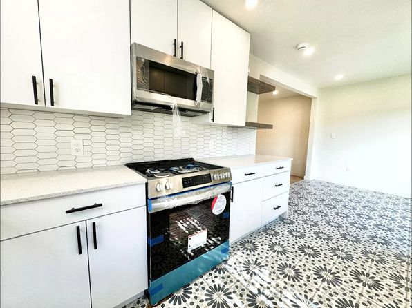 3300 Tom Green St #4