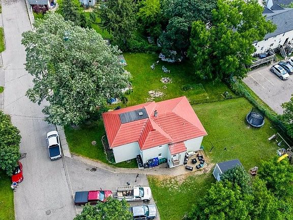 3rd image of 30 Foell St