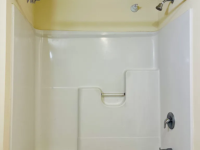 191 College St #303 — Photo 33