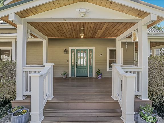 3rd image of 528 Waynes Ridge Circle