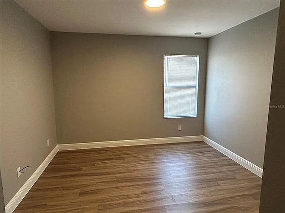 5th image of 733 Lucaya Dr #B