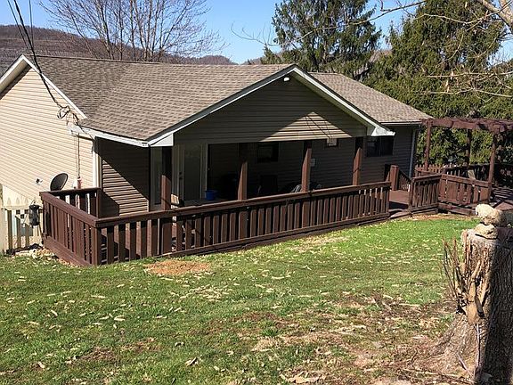 2nd image of 209 Tracey Ln