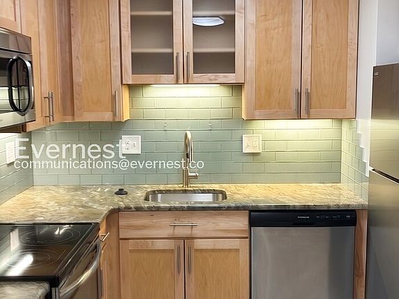 4th image of 625 Pearl St APT 18