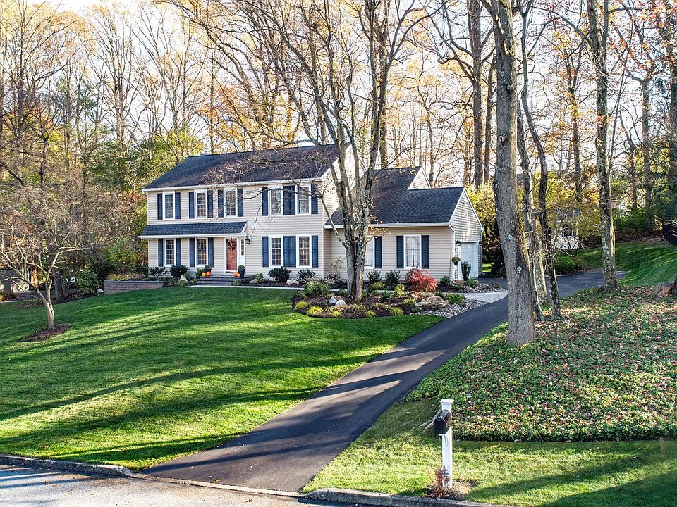 1st image of 105 Hickory Dr